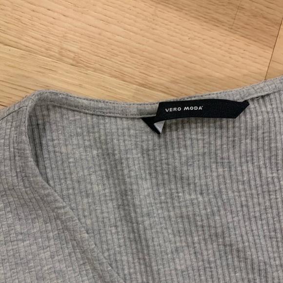 Vero Moda ribbed t-shirt with puffy sleeves XS/S - Picture 3 of 3